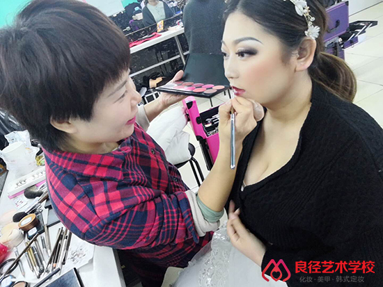 北京良径化妆造型学校 学员化妆练习