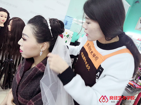北京良径化妆造型学校 学员化妆练习 