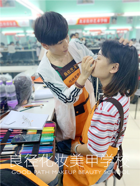 北京良径化妆造型学校 化妆练习