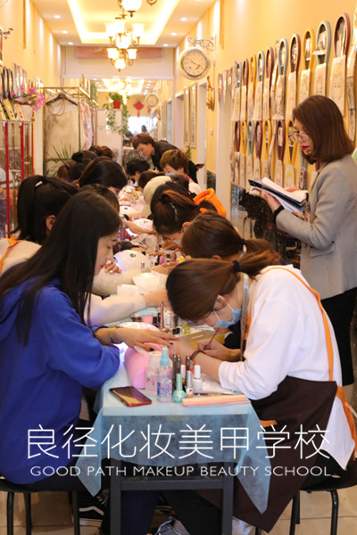 北京良径化妆造型学校 美甲月考