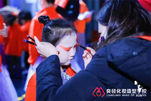 BTV北京良徑化妝學校學員化妝實習 學員化妝12