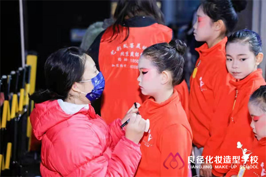 BTV北京良径化妆学校学员化妆实习 学员化妆13
