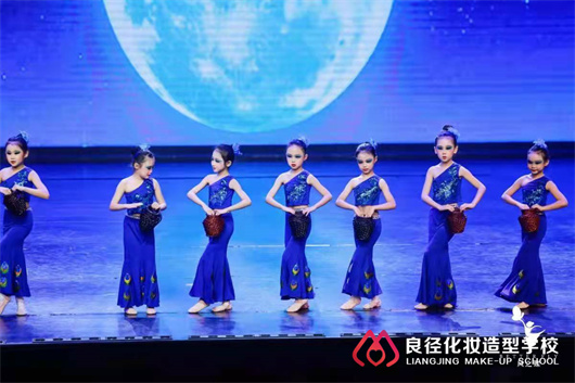 BTV北京良径化妆学校学员化妆实习 舞台演出1