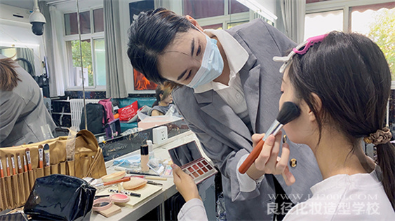 北京美妆学校学美妆到底适不适合做创业项目呢 美妆学习课堂
