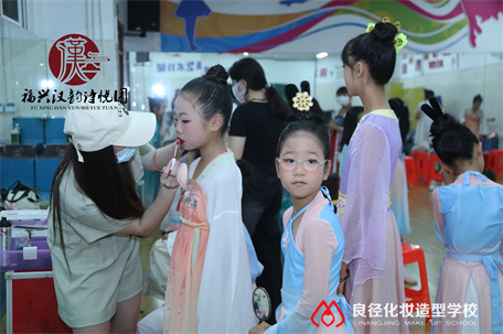北京运河小学诗悦团演出良径化妆培训为指定造型机构 化妆实习1334