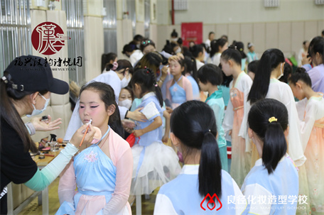 通州运河小学2023诗悦团期末汇报演出化妆造型实习活动！